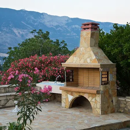 Kazarma At Village Klismata